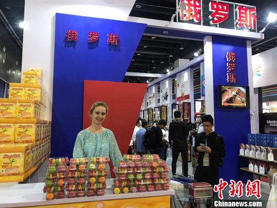 义乌进口商品博览会上常见的一幕(图2)