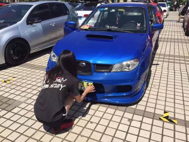 国内少有的斯巴鲁翼豹,车主竟然是大长腿的萌妹子!