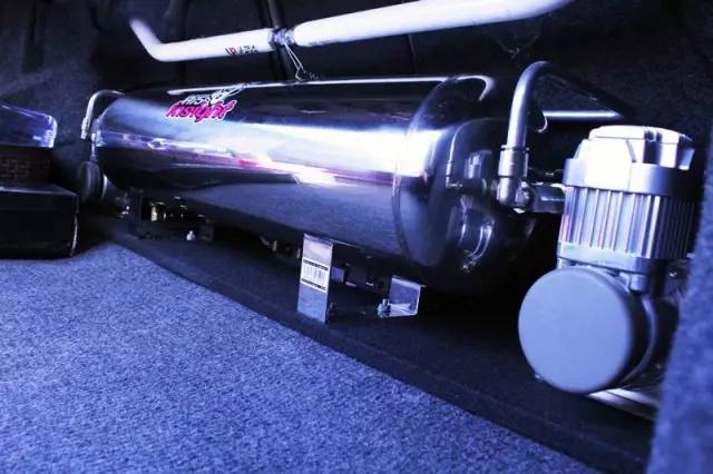 国内少有的斯巴鲁翼豹,车主竟然是大长腿的萌妹子!