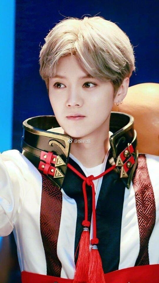 鹿晗Cos王者荣耀李白!网游评论:有点娘_八卦趣