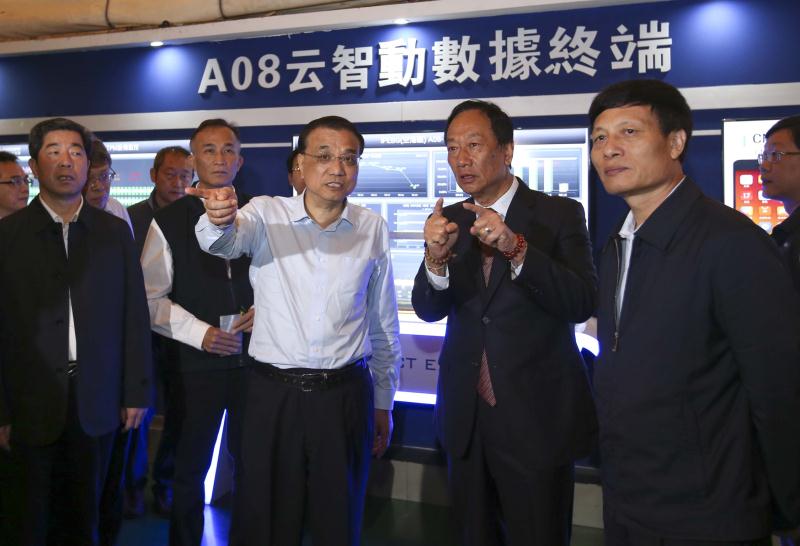 李克强考察富士康,与郭台铭谈了啥?
