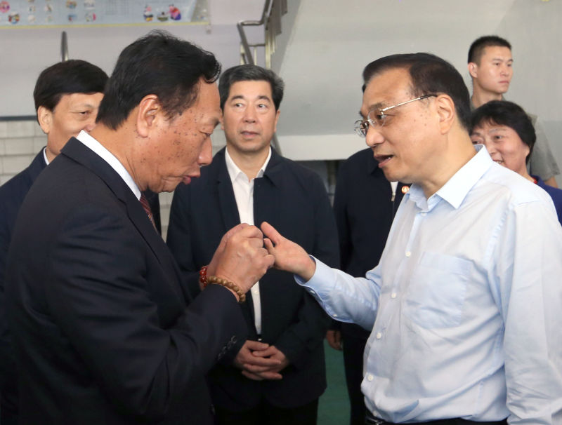 李克强考察富士康,与郭台铭谈了啥?