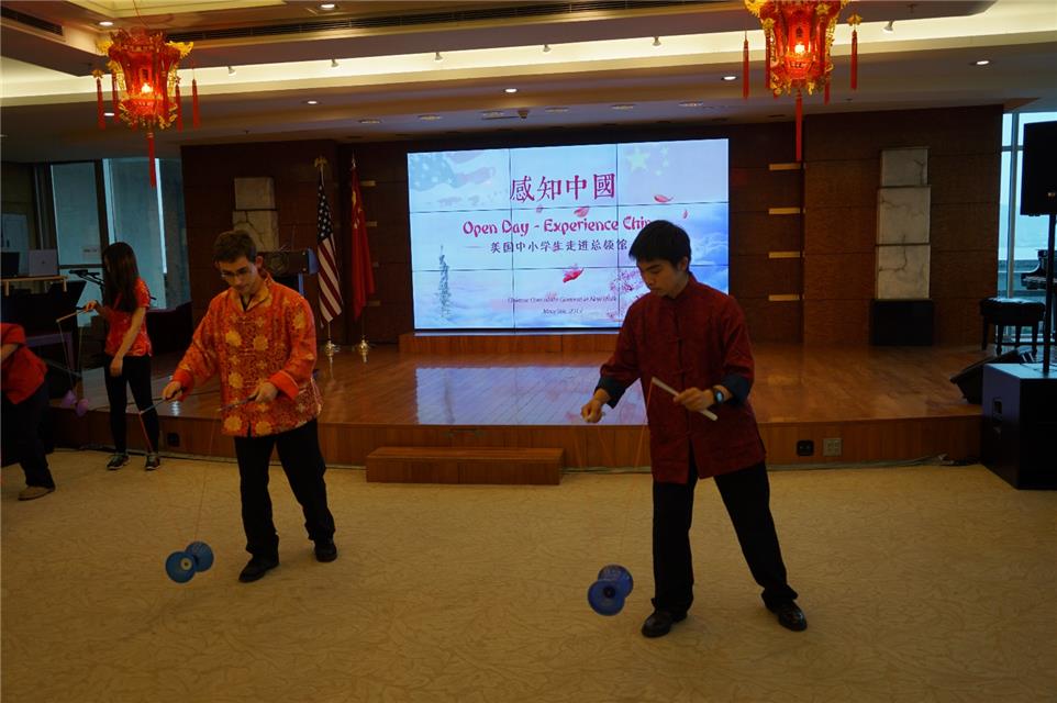 美国中小学生走进纽约总领馆“感知中国”