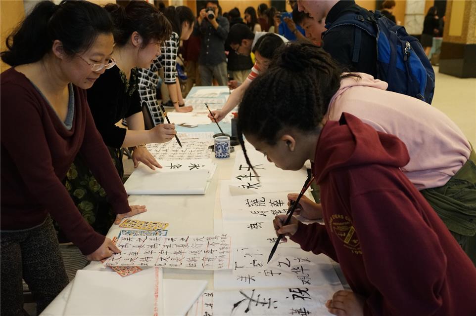 美国中小学生走进纽约总领馆“感知中国”