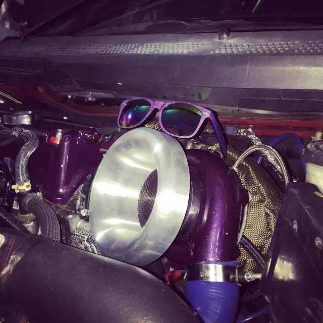 本田思域化身宽体街霸上路,钻石大灯随时闪瞎你的眼睛!