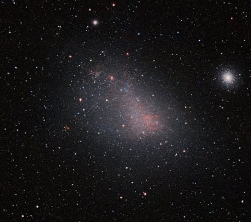 欧洲南方天文台公布了一张小麦哲伦星云的高清图像。(图片来源:ESO/VISTA VMC)