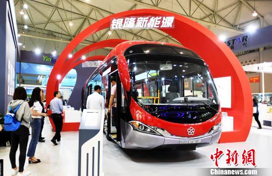 BRT纯电动城市公交车。 安源 摄