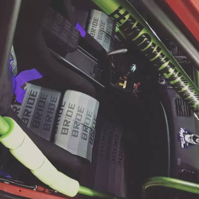 本田思域化身宽体街霸上路,钻石大灯随时闪瞎你的眼睛!