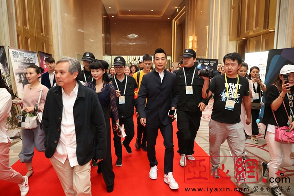 赵文卓感慨办法紧凑没行程安慰自己想念新疆路港美食城图片