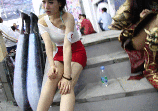 最新一期内涵爆笑动图 不让我吃?我要和你拼命啦