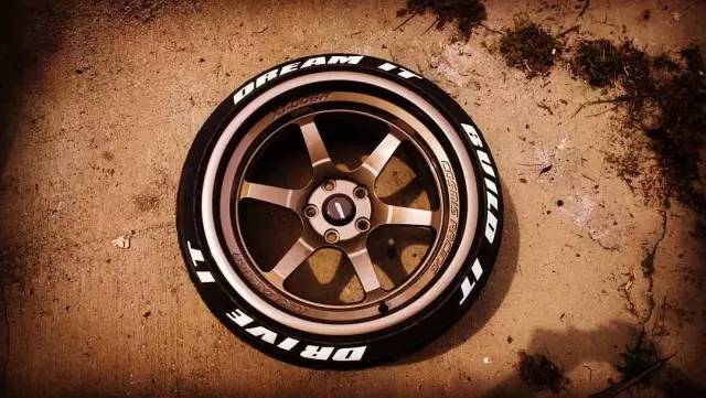 本田思域化身宽体街霸上路,钻石大灯随时闪瞎你的眼睛!