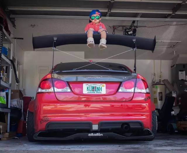 本田思域化身宽体街霸上路,钻石大灯随时闪瞎你的眼睛!