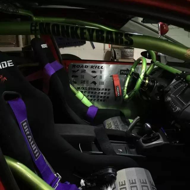 本田思域化身宽体街霸上路,钻石大灯随时闪瞎你的眼睛!