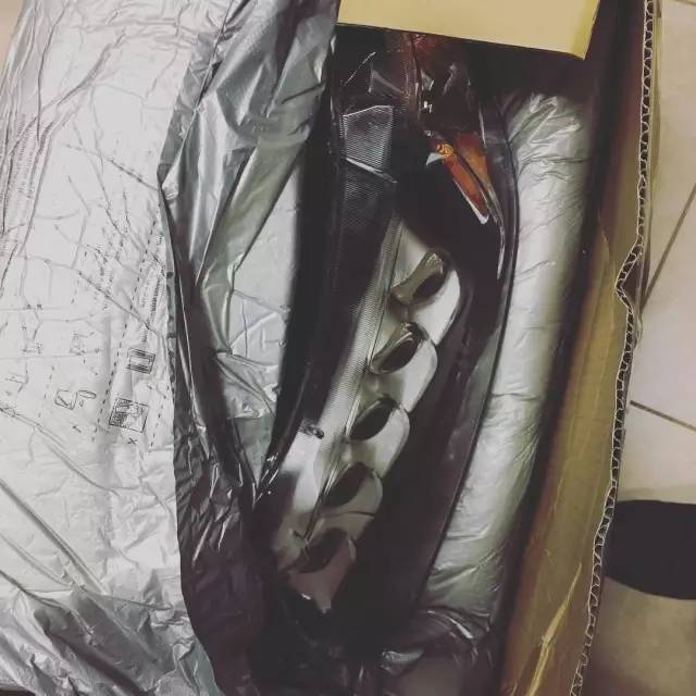 本田思域化身宽体街霸上路,钻石大灯随时闪瞎你的眼睛!