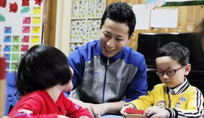 重庆公费培养男幼师基本条件:禁烟无纹身还有