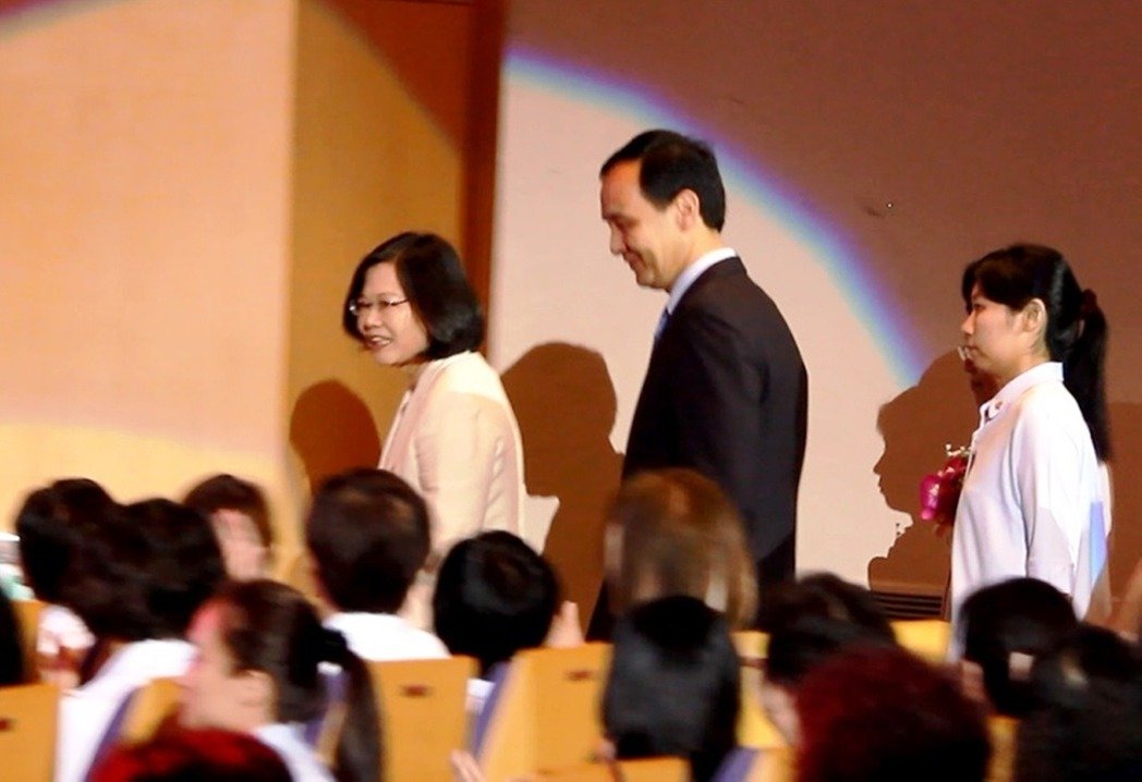 朱立伦与蔡英文选举后首会:“小声”争取前瞻