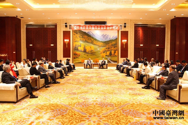 5月11日下午,中国和平统一促进会名誉副会长周铁农会见了以陈国庆为团长的美国各统促会联合访问团一行。