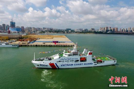 5月9日,越南海警8004船抵达海南省海口市,这是越南海警舰船首次应邀访问中国。 <a target=\'_blank\' href=\'http://www.chinanews.com/\'>中新社</a>记者 骆云飞 摄