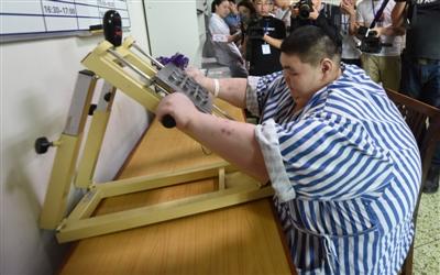  5月10日，黄佳鑫在做训练 成都商报记者 刘海韵 摄