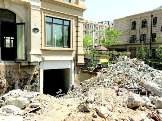 济南市公安局等十余个部门召开了联席会议,要求中海别墅区529户违建
