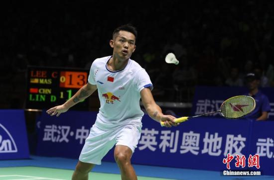 资料图:林丹在比赛中回球。 <a target=\'_blank\' href=\'http://www.chinanews.com/\'>中新社</a>记者 张畅 摄