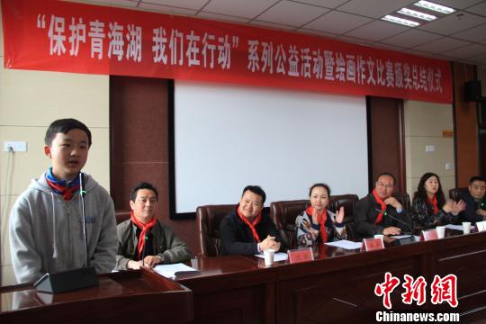 图为获奖学生发言。 应富臣 摄