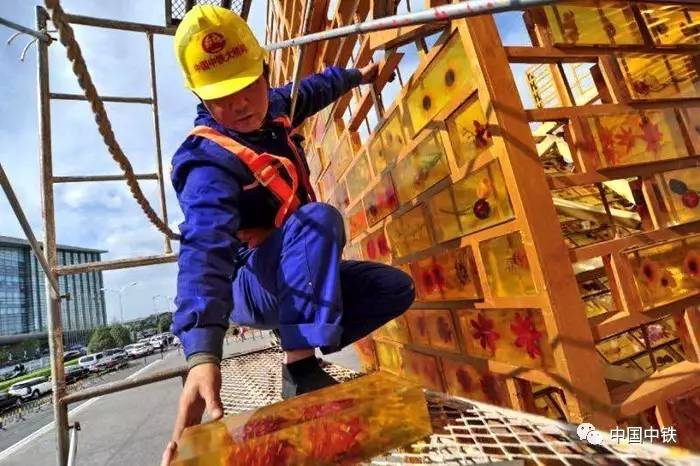 这是一件中国送给“一带一起”国度的美丽艺术礼物！