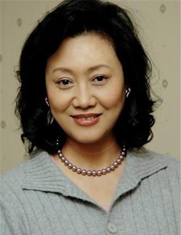 王丽云,国家一级演员.毕业于解放军艺术学院戏剧系,就任于总政话剧团.