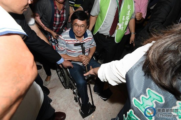 国台办吁台当局认清形势:勿被“极独”牵着走