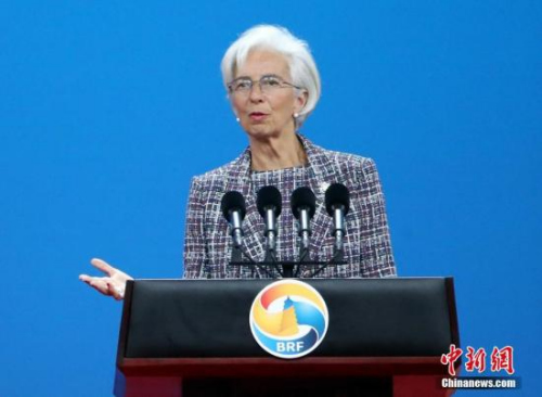 5月14日,“一带一路”国际合作高峰论坛高级别会议在北京举行,国际货币基金组织总裁拉加德致辞。中新社记者 侯宇 摄