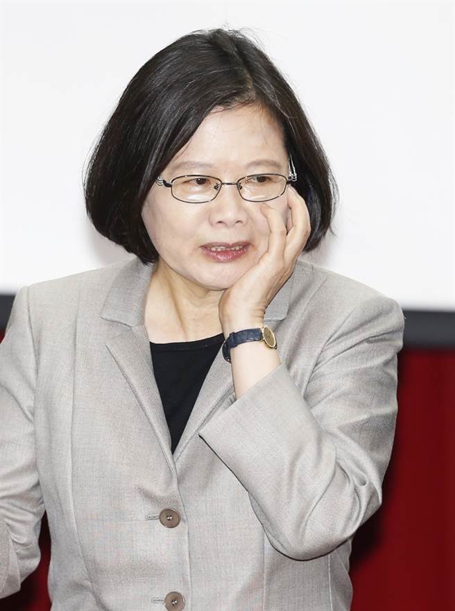 学者评蔡英文就职周年:不断自我打脸 违背承诺