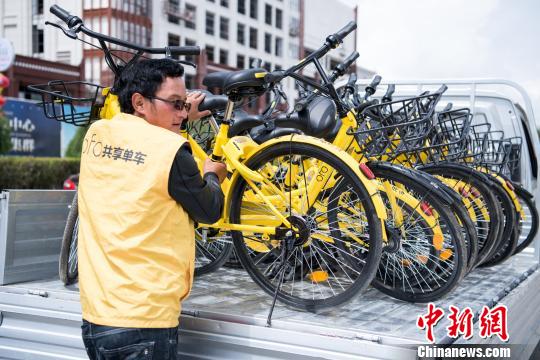 14日,ofo小黄车在雪域“圣城”拉萨正式投放。图为已在拉萨投放“上路”的ofo小黄车。 刘荫 摄