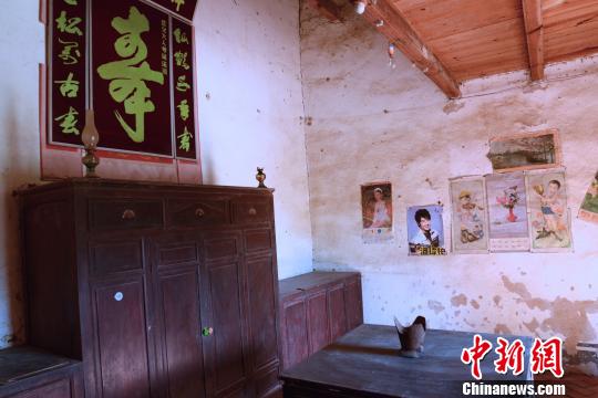 农博馆内的器具颇具时代特色,是由村民捐赠的。 邢翀 摄