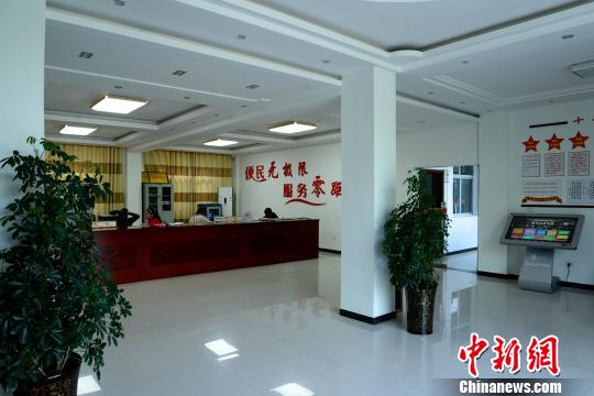 修葺一新的党员群众服务中心。 邢翀 摄