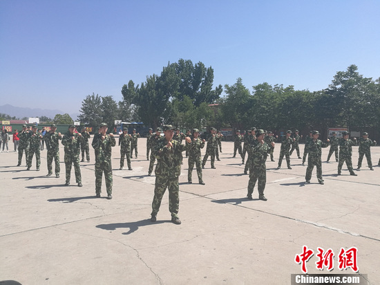 球员们正在进行军训