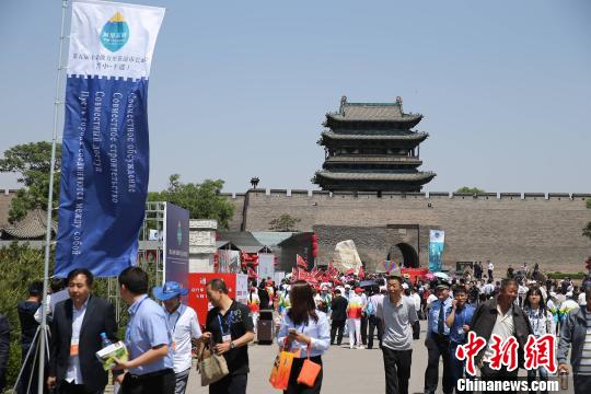“万里茶道”节点城市旅游推介暨特色产品博览会现场。 张云 摄
