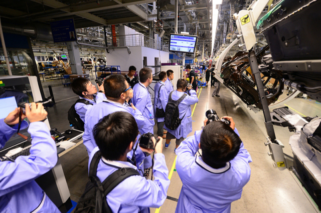 华晨宝马铁西工厂有两种神秘力量在碰撞