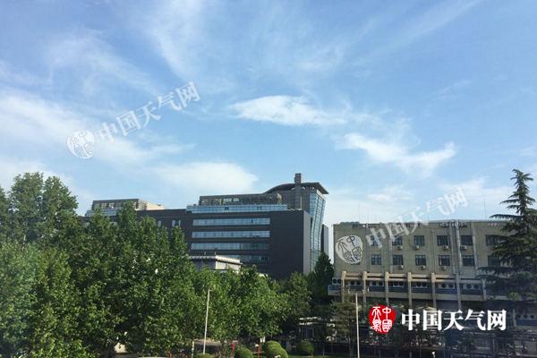 16日北京天气晴好艳阳高照，最高气温超过30℃。