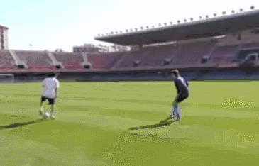 梅西招牌式的过人动作