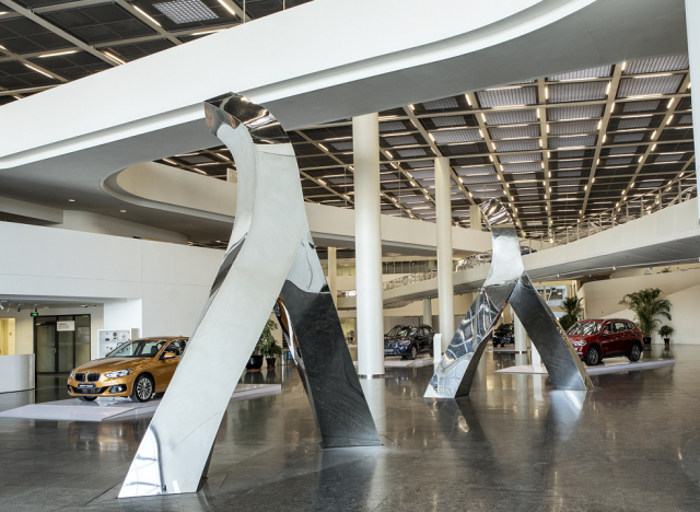 华晨宝马铁西工厂有两种神秘力量在碰撞