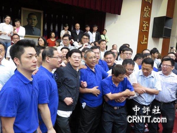  “蓝委”力阻“前瞻计划”