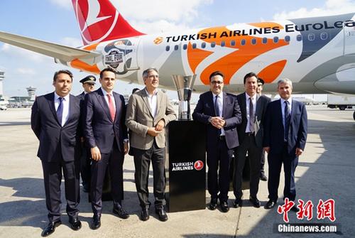土耳其航空将欧洲篮球冠军联赛奖杯运抵伊斯坦