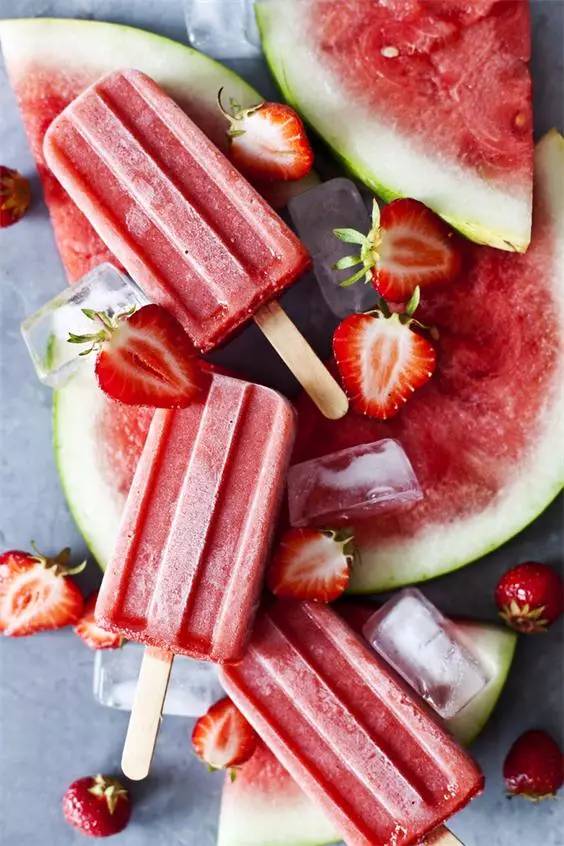 Popsicle-fraise-melon-deau3_Emiliemurmure.jpg