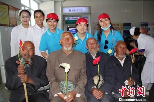 光明天使 新疆行:点亮千名白内障患者的希望|白