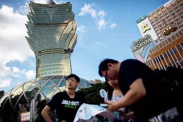 三分之二澳门人的生计跟他有关，时代如何造就何氏豪门|何鸿燊|澳门|何世礼_新浪财经_新浪网