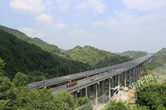 【砥砺奋进的五年】近五年重庆交通大变样 迈