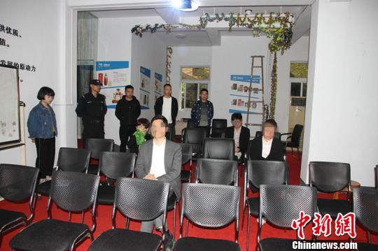 图为:“招商引资会”现场。临安警方供图