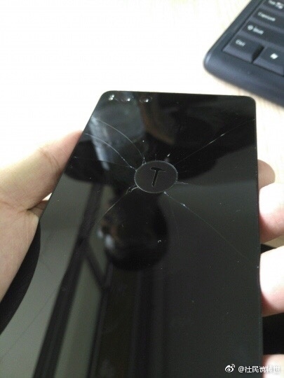 坚果Pro后盖玻璃自裂遭网友吐槽:罗永浩回复|坚