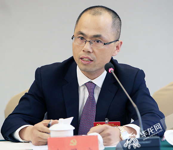 西南证券董事长_西南证券吴坚总裁照片(2)