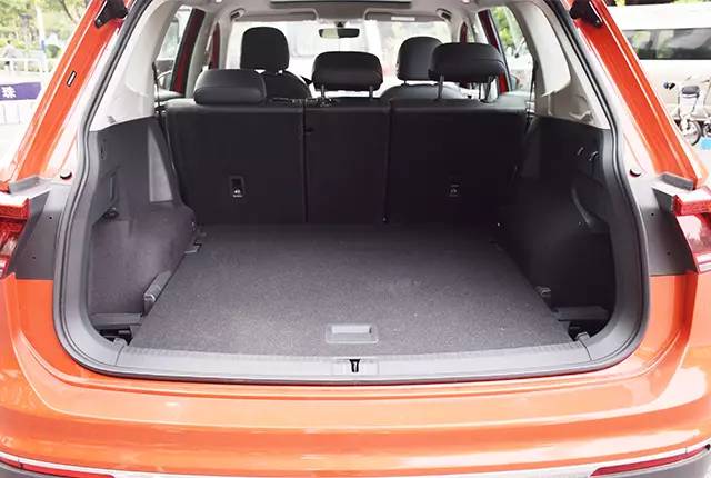 不愧是“神车”!这款SUV上街见谁怼谁!